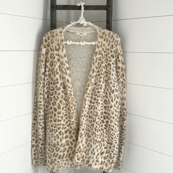 Beautiful Cardigan Goldfish Tan leopard print on cream angora. Size Large - Picture 1 of 7